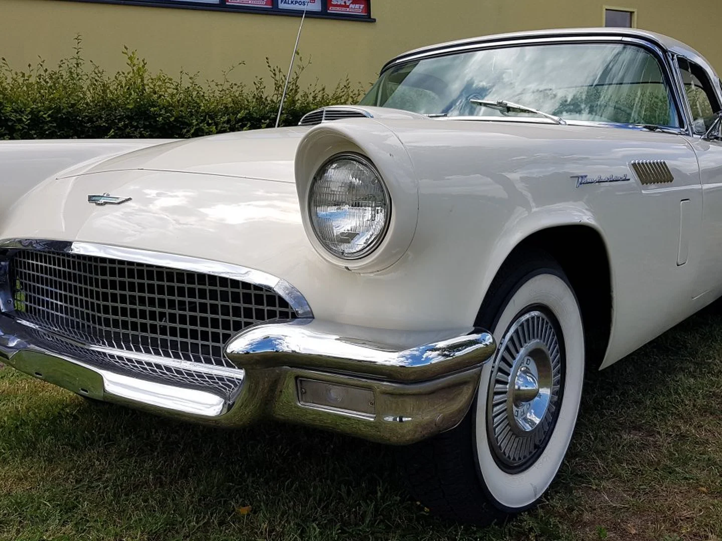 Heideveld Classics - Ford Thunderbird Convertible 1957